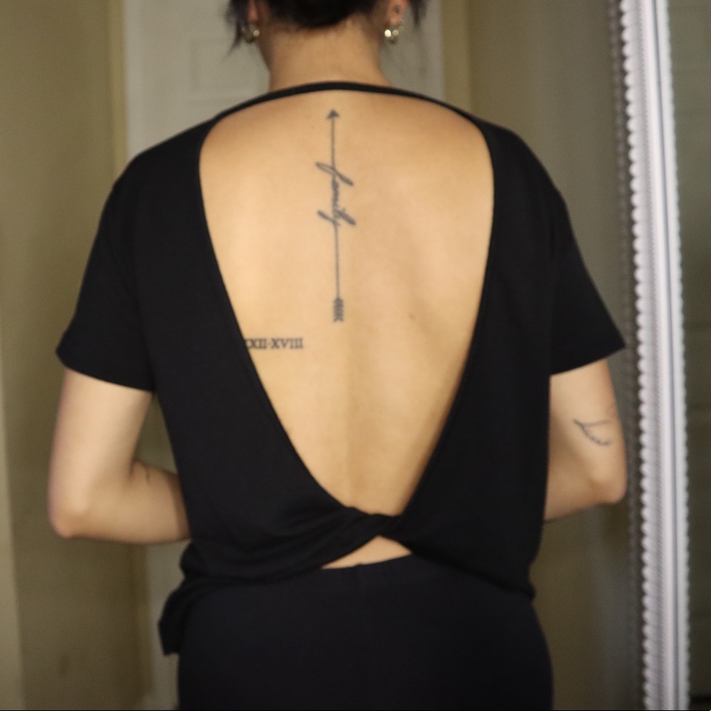 Twist open back v-neck t-shirt